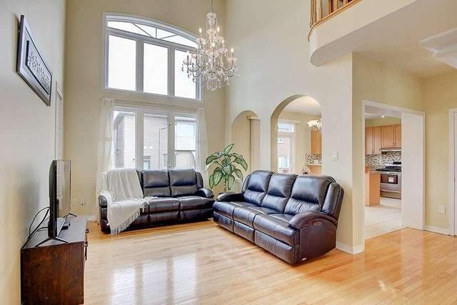 7 Nichols Blvd, House detached with 4 bedrooms, 5 bathrooms and 5 parking in Markham ON | Image 2