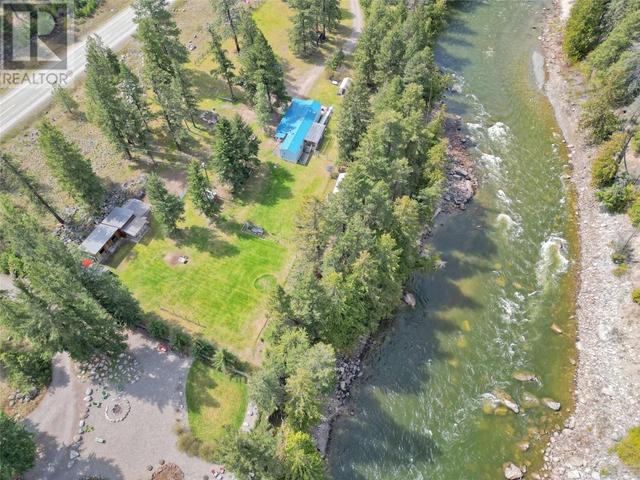 2446 Hwy 3, House other with 2 bedrooms, 2 bathrooms and null parking in Central Kootenay B BC | Image 2