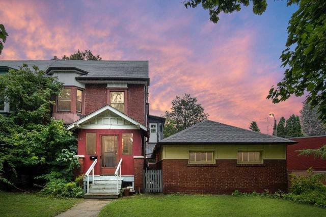33 Parkway Ave, House semidetached with 5 bedrooms, 2 bathrooms and 4 parking in Toronto ON | Image 1