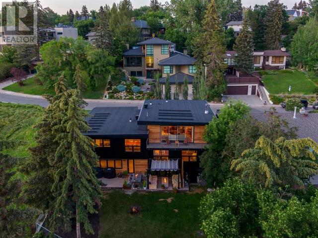 2411 Juniper Road Nw, House detached with 4 bedrooms, 2 bathrooms and 5 parking in Calgary AB | Image 2