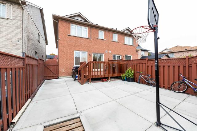 34 Hollowgrove Blvd, House semidetached with 4 bedrooms, 4 bathrooms and 3 parking in Brampton ON | Image 28
