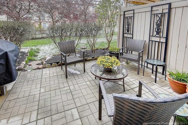 880 Scollard Crt, Townhouse with 2 bedrooms, 2 bathrooms and 3 parking in Mississauga ON | Image 25