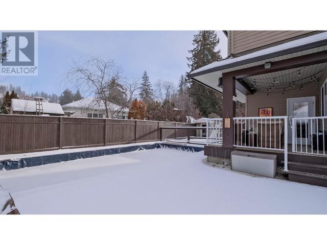 864 Small Court, House detached with 6 bedrooms, 3 bathrooms and 2 parking in Kelowna BC | Image 41