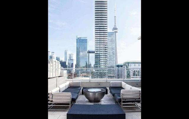 1006 - 126 Simcoe St, Condo with 1 bedrooms, 1 bathrooms and 0 parking in Toronto ON | Image 5