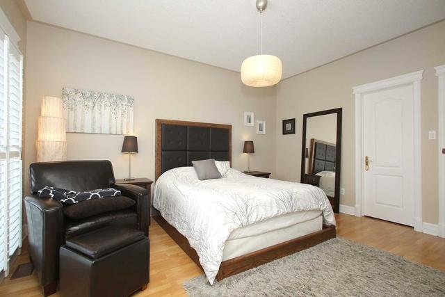 8 Villandry Cres, House detached with 3 bedrooms, 3 bathrooms and 5 parking in Vaughan ON | Image 10