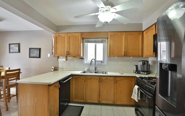 3428 Nutcracker Dr, House detached with 4 bedrooms, 3 bathrooms and 6 parking in Mississauga ON | Image 2