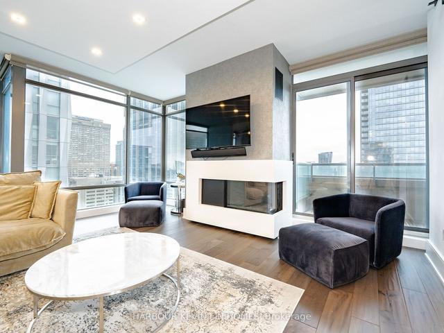 3003 - 18 Yorkville Ave, Condo with 2 bedrooms, 2 bathrooms and 1 parking in Toronto ON | Image 5