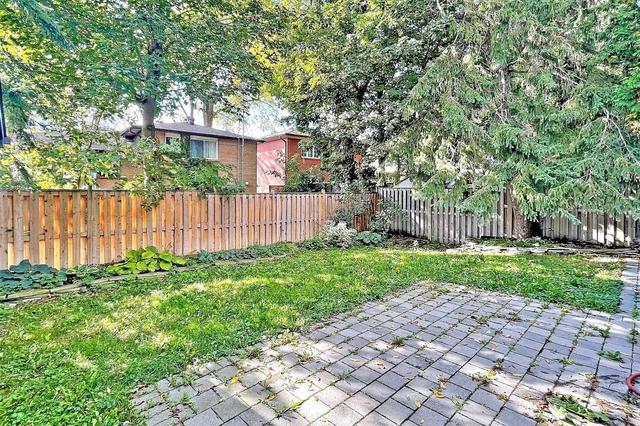 88 Mill St, House detached with 2 bedrooms, 1 bathrooms and 2 parking in Richmond Hill ON | Image 2