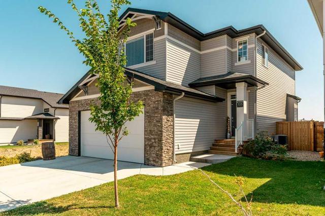 325 Rivergrove Chase W, House detached with 3 bedrooms, 2 bathrooms and 2 parking in Lethbridge AB | Image 1
