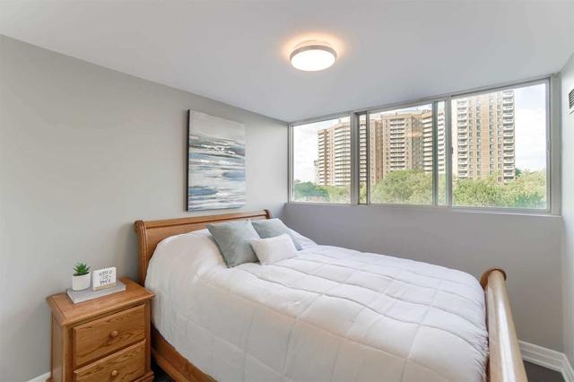 501 - 3695 Kaneff Cres, Condo with 2 bedrooms, 2 bathrooms and 1 parking in Mississauga ON | Image 9