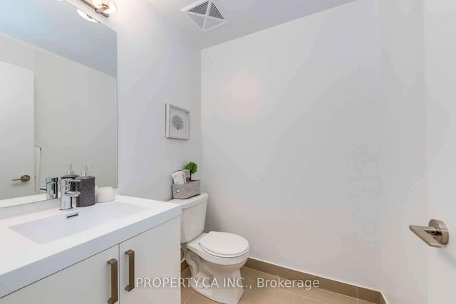 76 Lanark Ave, Townhouse with 2 bedrooms, 4 bathrooms and 1 parking in Toronto ON | Image 4