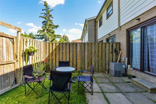 187 Fleetwood Cres, Townhouse with 3 bedrooms, 2 bathrooms and 1 parking in Brampton ON | Image 35