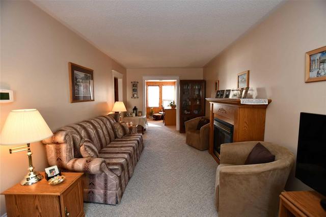 15 Fair Ave, House detached with 4 bedrooms, 1 bathrooms and 3 parking in Kawartha Lakes ON | Image 9