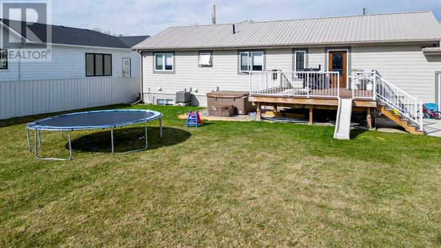 242 4a Street, House detached with 5 bedrooms, 3 bathrooms and 4 parking in Stirling AB | Image 47
