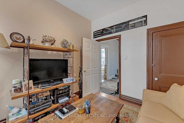 258 Brunswick Ave, House detached with 5 bedrooms, 3 bathrooms and 3 parking in Toronto ON | Image 9