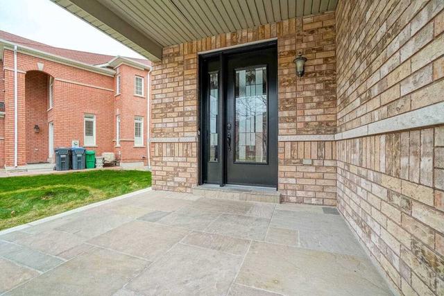 27 Harbourtown Cres, House detached with 4 bedrooms, 4 bathrooms and 6 parking in Brampton ON | Image 12