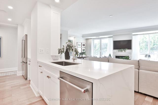 208 - 20 Scrivener Sq, Condo with 2 bedrooms, 2 bathrooms and 1 parking in Toronto ON | Image 6