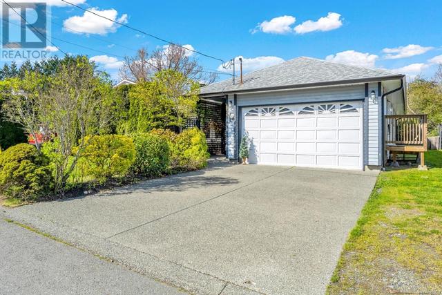 8076 Spinnaker Dr, House detached with 3 bedrooms, 3 bathrooms and 3 parking in North Cowichan BC | Image 9