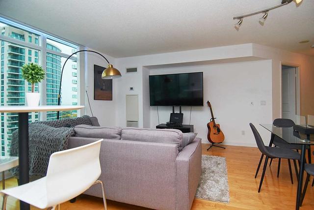 2010 - 235 Sherway Gardens Rd, Condo with 2 bedrooms, 2 bathrooms and 1 parking in Toronto ON | Image 8