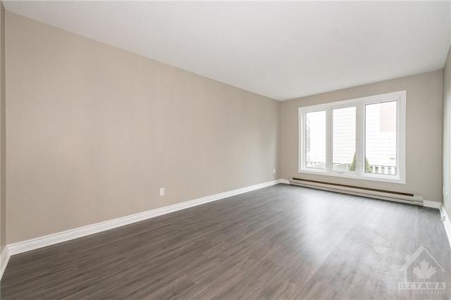 170 Salter Crescent, Townhouse with 3 bedrooms, 2 bathrooms and 1 parking in Ottawa ON | Image 9