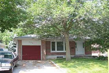 404 Astor Dr, House detached with 2 bedrooms, 2 bathrooms and 4 parking in Newmarket ON | Image 1