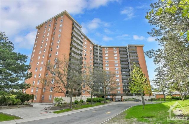 1115 - 2020 Jasmine Crescent, Condo with 3 bedrooms, 2 bathrooms and 2 parking in Ottawa ON | Image 1