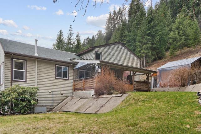 1176 Marshall Road, House detached with 4 bedrooms, 3 bathrooms and 5 parking in Central Kootenay J BC | Image 5