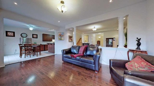 404 Nairn Circ, House detached with 4 bedrooms, 3 bathrooms and 4 parking in Milton ON | Image 38