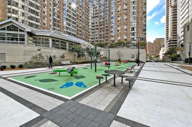 1106 - 386 Yonge St, Condo with 1 bedrooms, 1 bathrooms and 0 parking in Toronto ON | Image 8