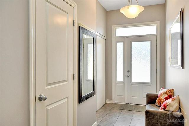 1233 Cavallo Street, Townhouse with 3 bedrooms, 3 bathrooms and 3 parking in Ottawa ON | Image 2