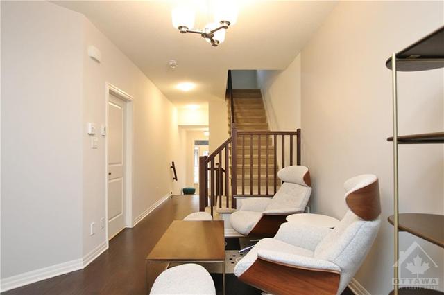 131 Overberg Way, Townhouse with 3 bedrooms, 3 bathrooms and 2 parking in Ottawa ON | Image 7