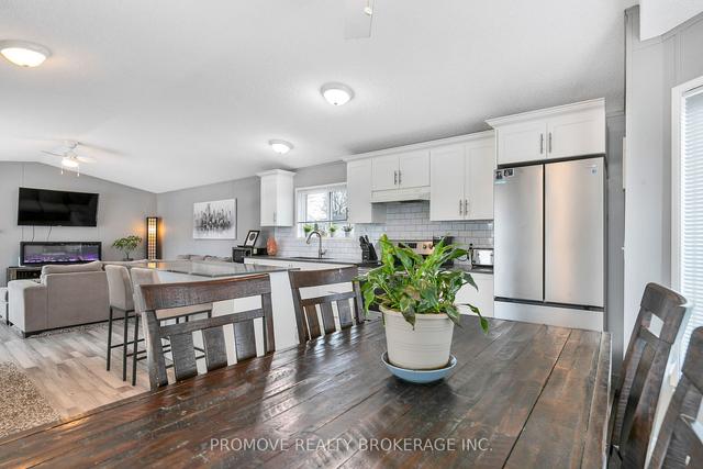 11 Pine Lane, Condo with 3 bedrooms, 2 bathrooms and 3 parking in Puslinch ON | Image 11