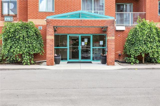 77 Baseline Road W Unit# 507, Condo with 2 bedrooms, 2 bathrooms and 1 parking in London ON | Image 2