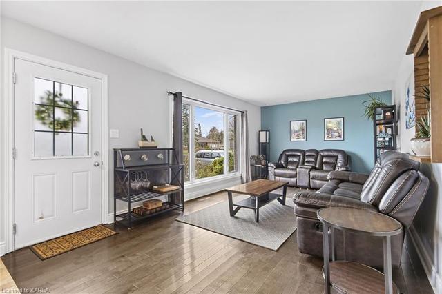 674 Sussex Boulevard, House detached with 4 bedrooms, 2 bathrooms and 2 parking in Kingston ON | Image 36