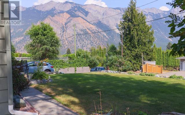 383 Pine Street, House detached with 3 bedrooms, 2 bathrooms and null parking in Lillooet BC | Image 3