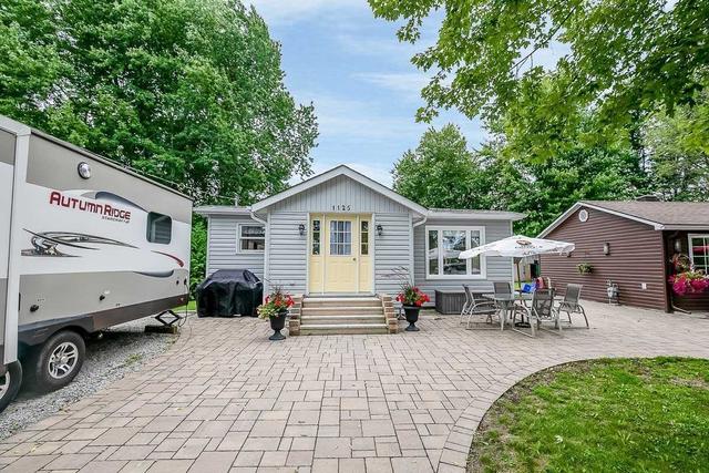 1125 Shore Acres Rd, House detached with 2 bedrooms, 1 bathrooms and 6 parking in Innisfil ON | Image 1