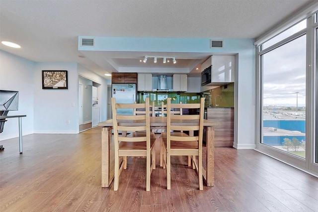 609 - 121 Mcmahon Dr, Condo with 2 bedrooms, 2 bathrooms and 1 parking in Toronto ON | Image 4