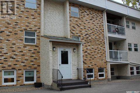 24 - 228 3rd Street, Condo with 2 bedrooms, 2 bathrooms and null parking in Weyburn SK | Card Image