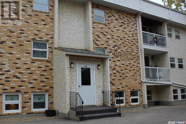 24 - 228 3rd Street, Condo with 2 bedrooms, 2 bathrooms and null parking in Weyburn SK | Image 1