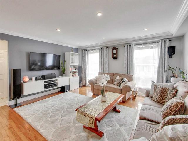 5352 Bushelgrove Circ, House attached with 3 bedrooms, 3 bathrooms and 3.5 parking in Mississauga ON | Image 5