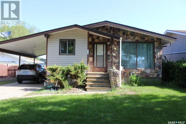 535 6th Avenue W, House detached with 3 bedrooms, 2 bathrooms and null parking in Shaunavon SK | Image 2