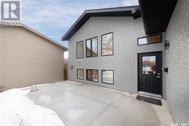 825 N Avenue S, House detached with 5 bedrooms, 4 bathrooms and null parking in Saskatoon SK | Image 2