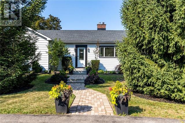 68 Four Mile Creek Road, House detached with 4 bedrooms, 2 bathrooms and 6 parking in Niagara on the Lake ON | Image 2