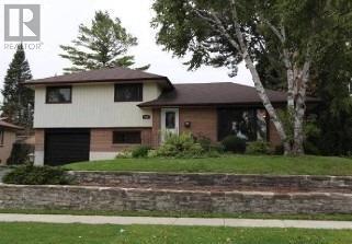 1499 Westbrook Dr, House detached with 3 bedrooms, 2 bathrooms and 2 parking in Peterborough ON | Image 1