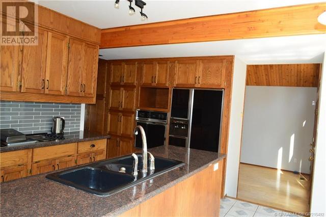 13213 92 Street, House detached with 5 bedrooms, 3 bathrooms and 8 parking in Peace River AB | Image 5