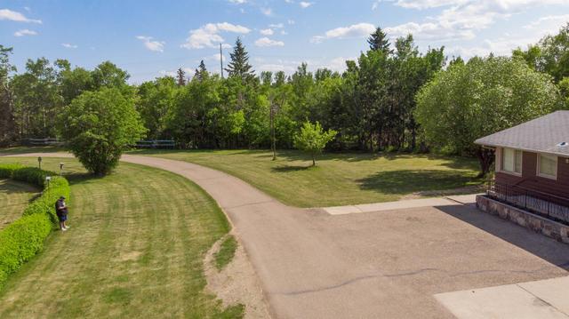 38052 Range Road 275, House detached with 5 bedrooms, 2 bathrooms and 4 parking in Red Deer County AB | Image 3