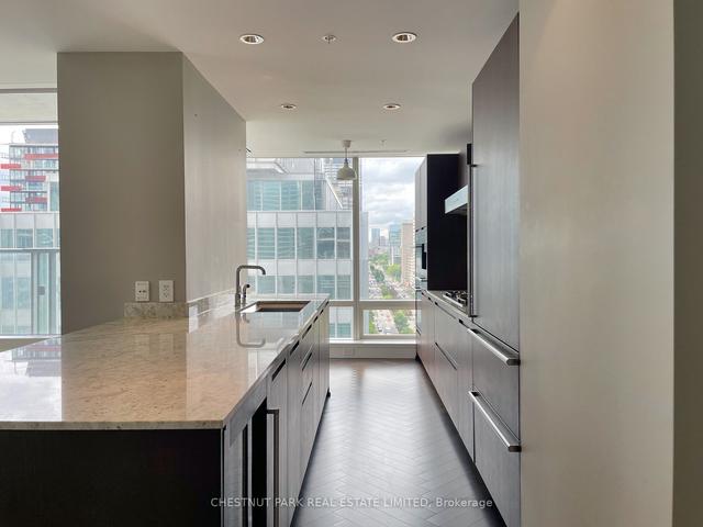 1802 - 180 University Ave, Condo with 1 bedrooms, 2 bathrooms and 11 parking in Toronto ON | Image 12