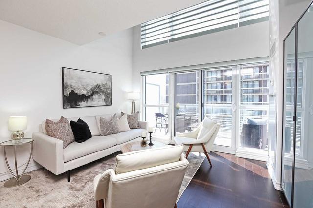 1114 - 386 Yonge St, Condo with 1 bedrooms, 2 bathrooms and 0 parking in Toronto ON | Image 1