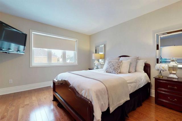 80 Novaview Cres, House detached with 4 bedrooms, 4 bathrooms and 9 parking in Vaughan ON | Image 16