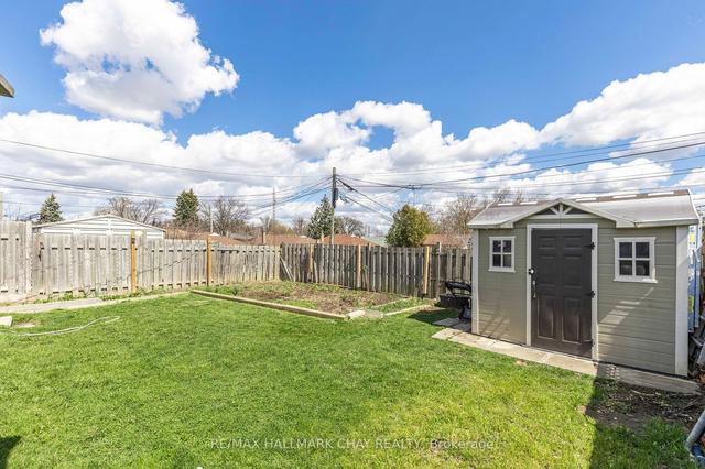 7 Harefield Dr, House detached with 3 bedrooms, 2 bathrooms and 5 parking in Toronto ON | Image 16